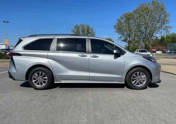 Toyota Sienna cena 209400 przebieg: 16990, rok produkcji 2021 z Narol małe 436